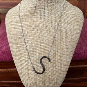 *** BRAND NEW ***LETTER S stainless steel necklace
